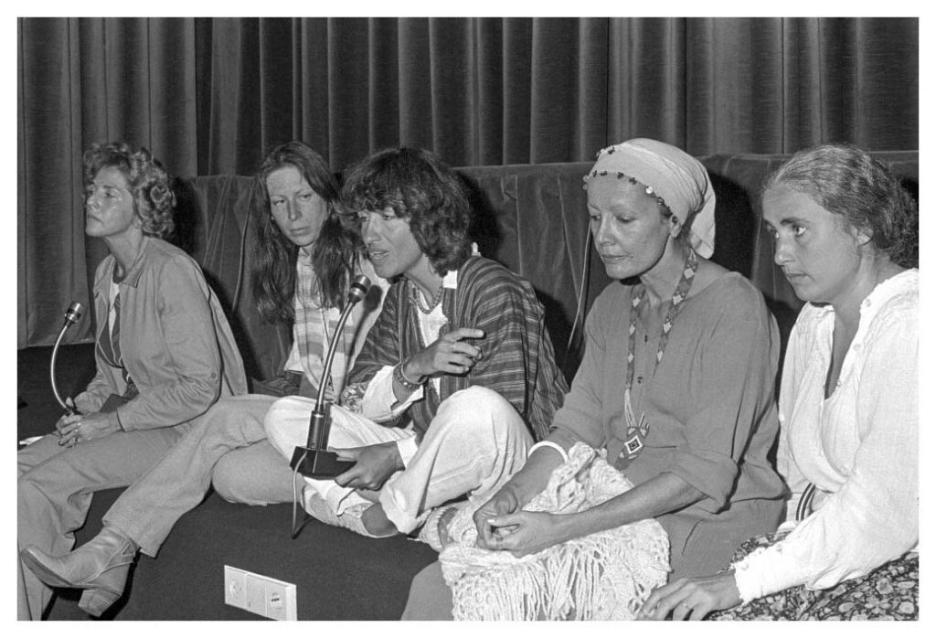 Discussion in the cinema by women section. From the left to right : Nelly Kaplan, Vivian Ostrovsky, Rosine Grange, Paula Delsol & Herta Alvarez. 